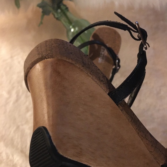 NWOT Kenneth Cole Reaction-Blk/wedge sandal. Sz 6 - Picture 7 of 8